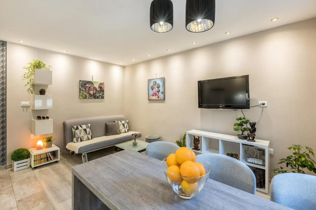 Artistic Chill Art Apartment 2+2.Centar Of Split.