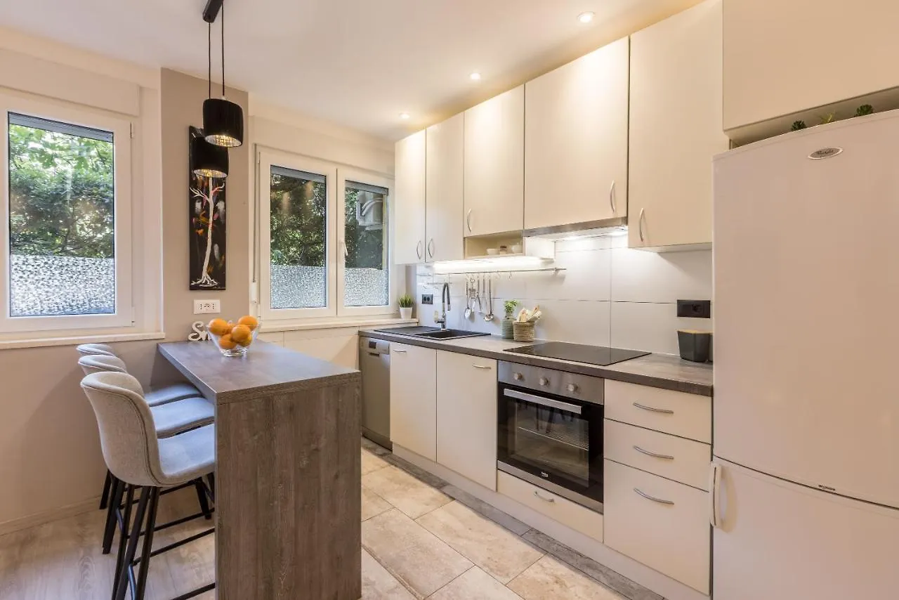 Artistic Chill Art Apartment 2+2.Centar Of Split.  Split
