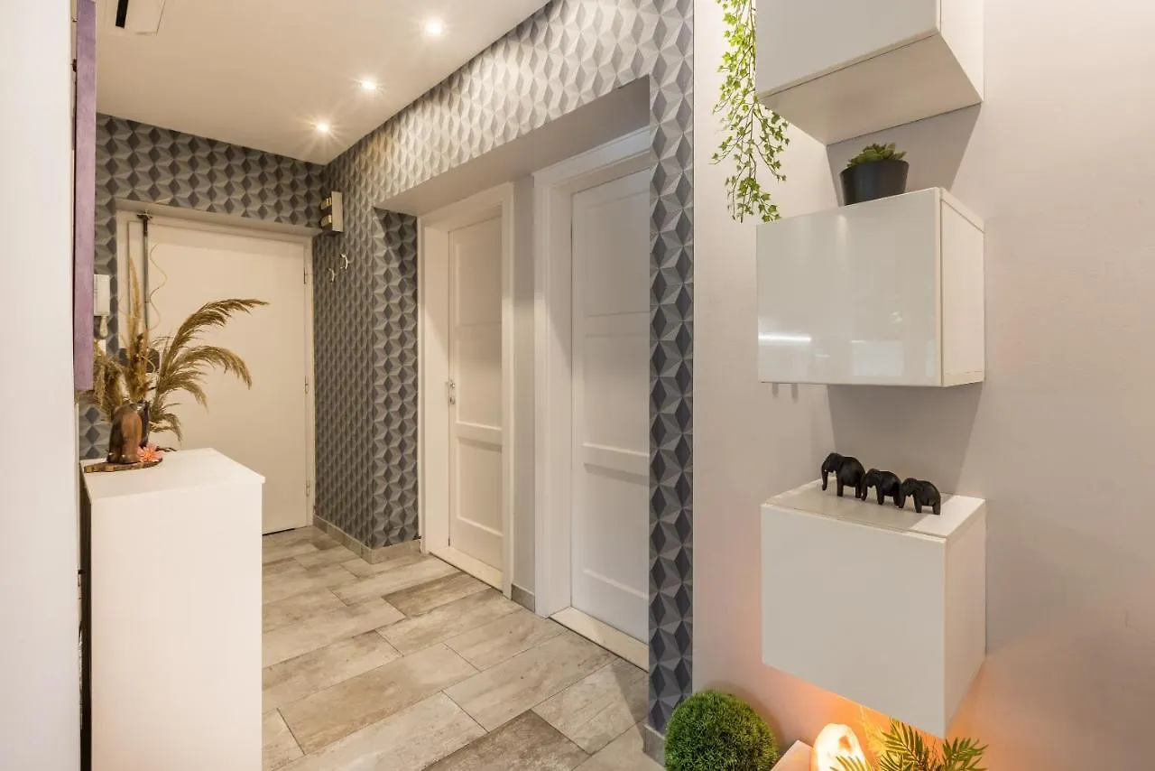 Artistic Chill Art Apartment 2+2.Centar Of Split.
